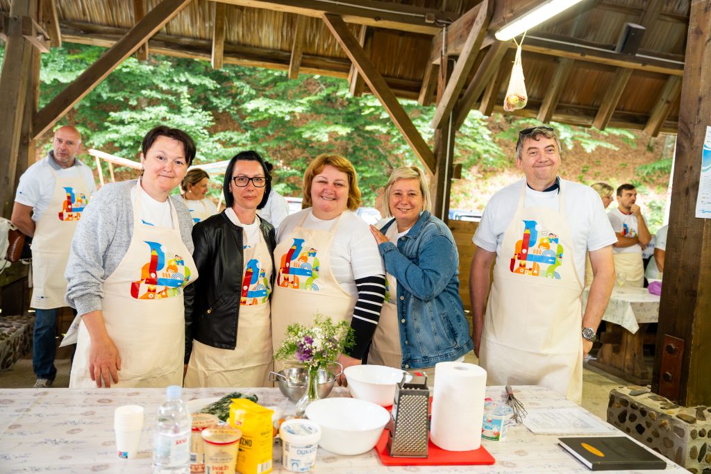 Mirisi domaće kuhinje i veliki ugovori za škole: Muljava okupila kuhare, proizvođače i ravnatelje 24 1506 cooking show 74